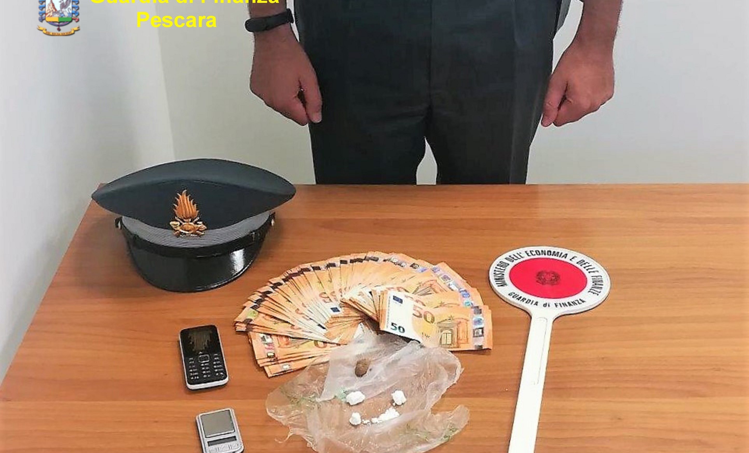 Trovato In Casa Con Cocaina Ed Eroina Pronti Allo Spaccio, Arrestato ...